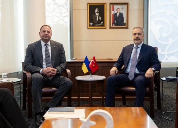 Bakan Fidan, Ukrayna Cumhurbaşkanlığı Ofisi Başkanı Yermak ile görüştü